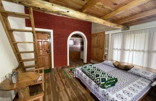 Kaul Haus | Tranquil View Cottage by Nature Nests