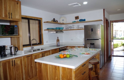 Tambor Haus | Tranquil Villa w/ private Pool - 5 min walk to beach