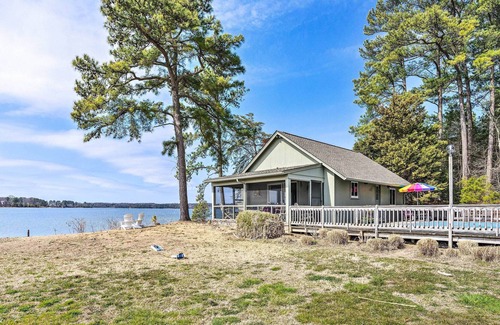Reedville Hütte | Tranquil Waterfront Cottage with Private Beach!