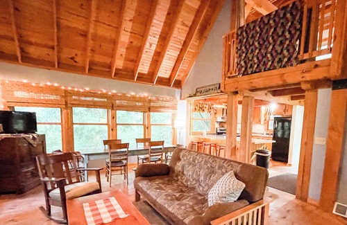 Herbster Kabine | Tranquility & Adventure Await at the River's Edge