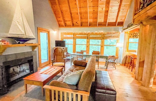 Herbster Kabine | Tranquility & Adventure Await at the River's Edge