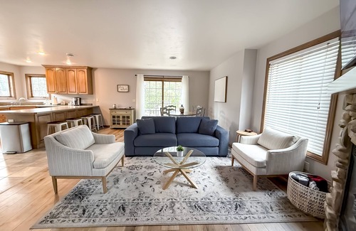 Fish Creek Hütte | Tranquility in Downtown Fish Creek