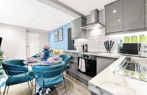 Northumberland Park Wohnung | Tranquility in Bloom: Refreshing 2BR Apartment