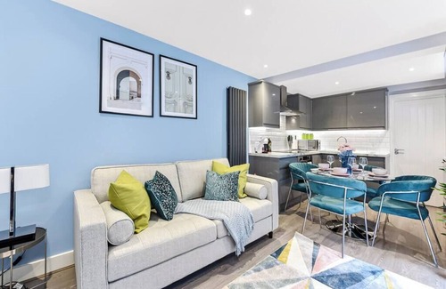 Northumberland Park Wohnung | Tranquility in Bloom: Refreshing 2BR Apartment