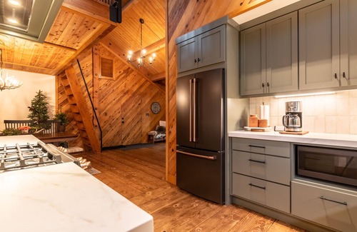 Dorrington Kabine | Tranquility Luxury Lodge w/ AC & Pool Access!