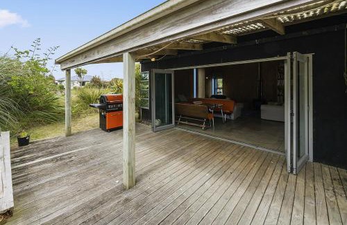 Waikawa Beach Haus | Tranquilo - Waikawa Beach Holiday Home