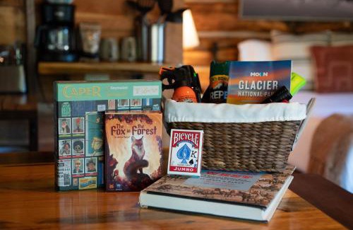 Coram Haus | Trapper's Cabin, 7 Min To Glacier, Dogs Welcome