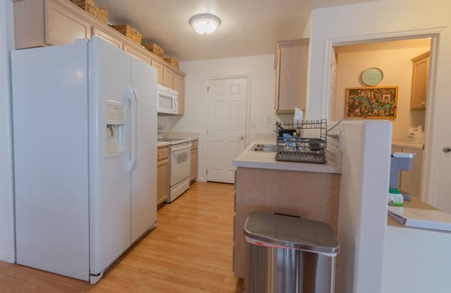 Cedar City Haus | Traveler's Rest 3 Bedroom Home by RedAwning