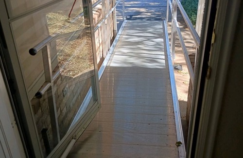 Cedar City Haus | Traveler's Rest 3 Bedroom Home by RedAwning