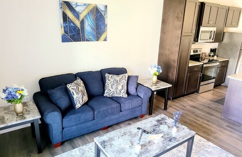 Central West End Wohnung | Traveler's Retreat- King Suite w/ Patio (224)