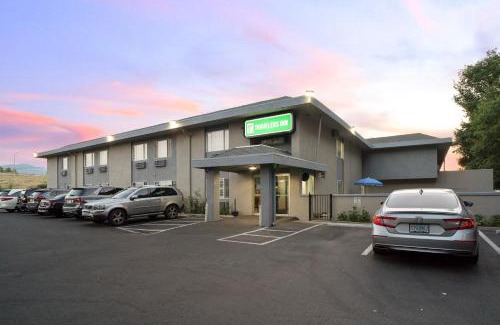 Medford Hotel | Travelers Inn Medford