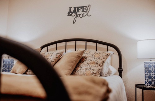 Stanley Haus | Traveling Professionals-Extended Stay-Pet Friendly!