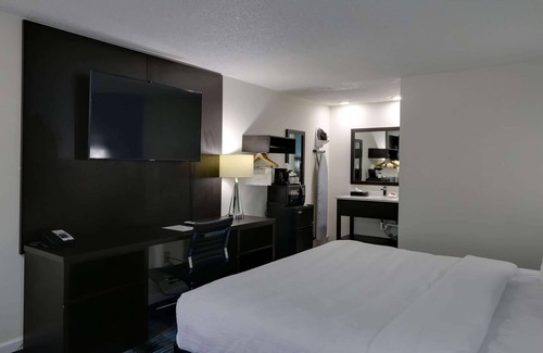 Calhoun Hotel | Travelodge by Wyndham Calhoun South I-75