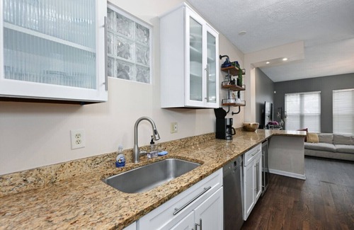 Tremont Haus | Treasure in Tremont! Sleeps 12!