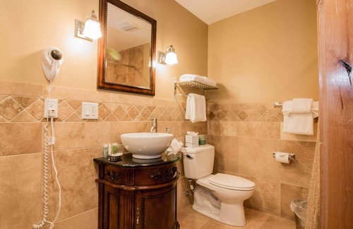 Downtown Park City Hotel | Gemütlich & malerisch umgibt dieses komfortable Studio mit eigenem Balkon mit Blick auf den Innenhof