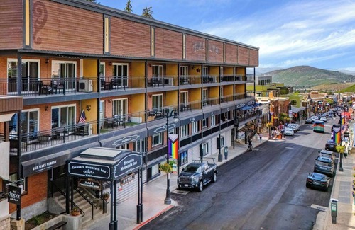 Downtown Park City Hotel | Gemütlich & malerisch umgibt dieses komfortable Studio mit eigenem Balkon mit Blick auf den Innenhof