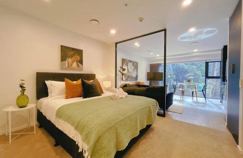 Newton Wohnung | Tree-Lined Parkside Holiday Studio with Pool & Gym