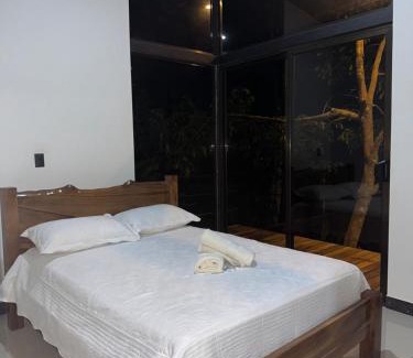 Daniel Flores Wohnung | Tree of Heaven Lodge
