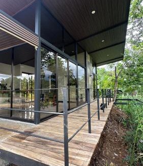 Daniel Flores Wohnung | Tree of Heaven Lodge