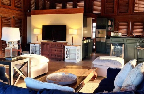 Boegoeroei Villa | Tree Tops Villa by Bocobay | Private Luxury Oasis