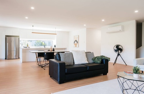 South Launceston Haus | Tree Top Treasure ITAS