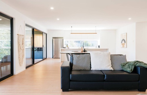 South Launceston Haus | Tree Top Treasure ITAS