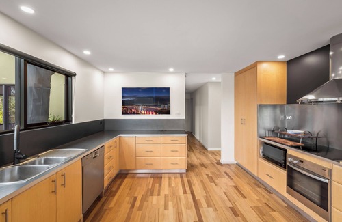 Rosetta Haus | Tree Top Views - 4 Bedroom House - Rosetta