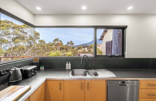 Rosetta Haus | Tree Top Views - 4 Bedroom House - Rosetta