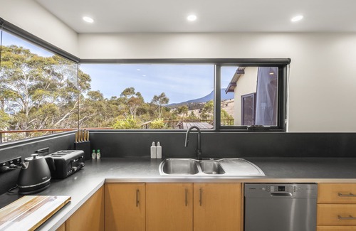 Rosetta Haus | Tree Top Views - 4 Bedroom House