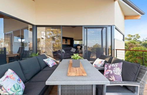 Rosetta Haus | Tree Top Views - Magnificent 4 Bedroom House - 3 Minutes to MONA