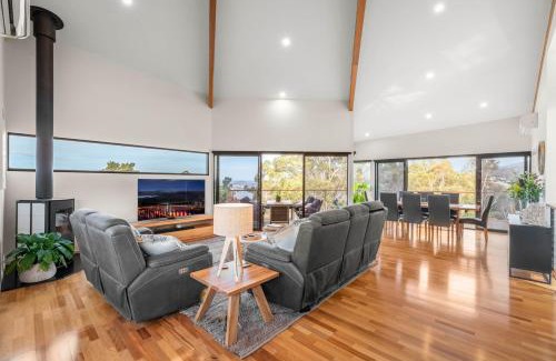 Rosetta Haus | Tree Top Views - Magnificent 4 Bedroom House - 3 Minutes to MONA