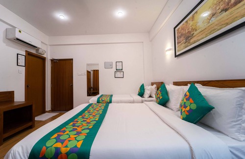 Thiruvananthapuram Hotel | Treebo West Fort Divine