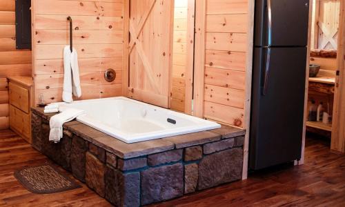 Millersburg Haus | Treehouse #5 by Amish Country Lodging