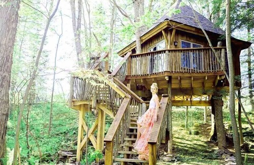 Farmington Kabine | Romantisches rustikales Baumhaus - Inklusive GRATIS Abendessen für 2!