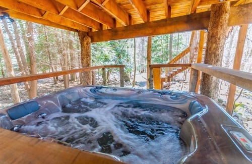 Farmington Kabine | Romantisches rustikales Baumhaus - Inklusive GRATIS Abendessen für 2!