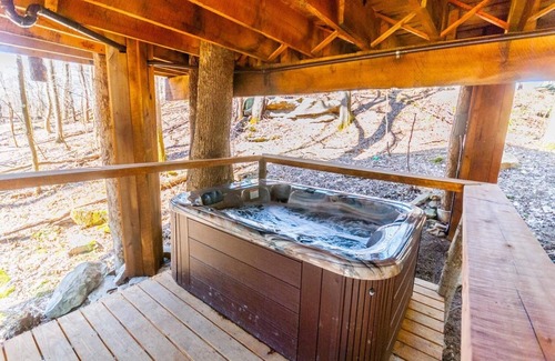 Farmington Kabine | Romantisches rustikales Baumhaus - Inklusive GRATIS Abendessen für 2!