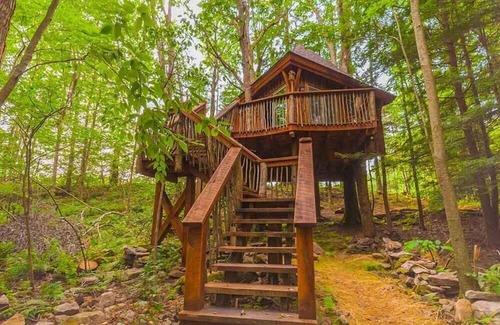 Farmington Kabine | Romantisches rustikales Baumhaus - Inklusive GRATIS Abendessen für 2!