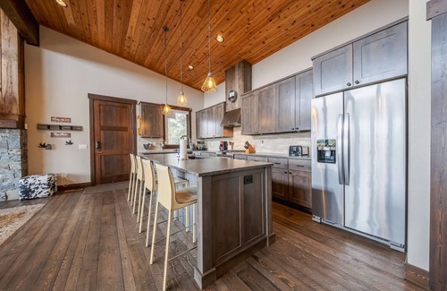 Eureka Haus | Treehouse at the Wilderness Club