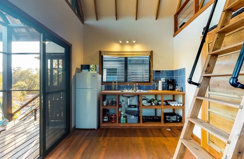 Surfside Haus | Baumhaus wie Cabana in ruhiger Lage mit eigener Veranda und Picknicktisch