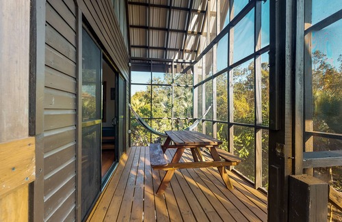 Surfside Haus | Baumhaus wie Cabana in ruhiger Lage mit eigener Veranda und Picknicktisch