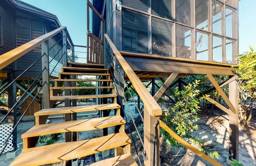 Surfside Haus | Baumhaus wie Cabana in ruhiger Lage mit eigener Veranda und Picknicktisch