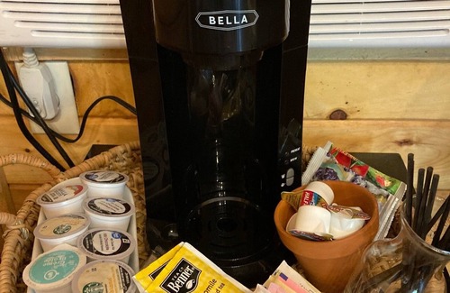 Nixa Kabine | Treehouse cabin-unique stay-convenient location yet very secluded atmosphere