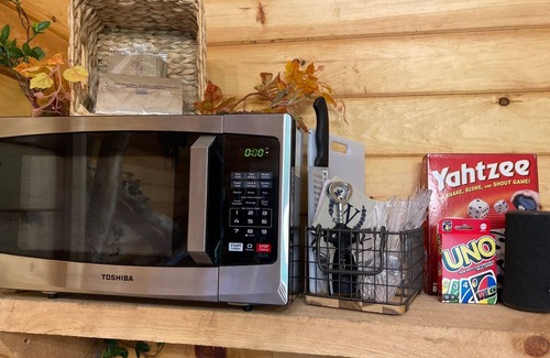 Nixa Kabine | Treehouse cabin-unique stay-convenient location yet very secluded atmosphere