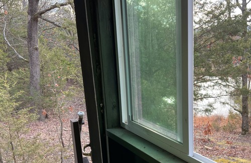 Prairie Grove Kabine | Treehouse - Great Overnight Getaway for Peace & Quiet