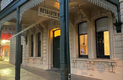 Echuca Wohnung | Treehouse Hideouts - Ground Level - Heygarth House Townhouse - Port of Echuca