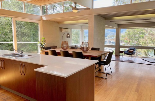 Eildon Haus | Treehouse @ Lake Eildon Marina - Your Private Lake Escape Awaits!