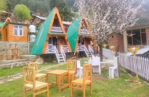 New Manali Skihütte | Treehouse near mall rd for 4 person