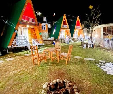 New Manali Skihütte | Treehouse near mall rd for 4 person