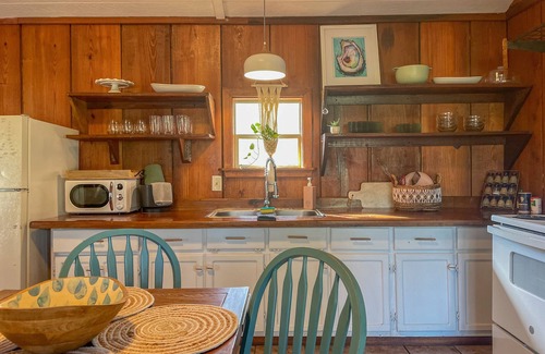 Talisheek Kabine | Treehouse Riverfront Retreat! Unplug & Reconnect