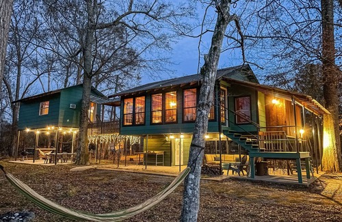 Talisheek Kabine | Treehouse Riverfront Retreat! Unplug & Reconnect
